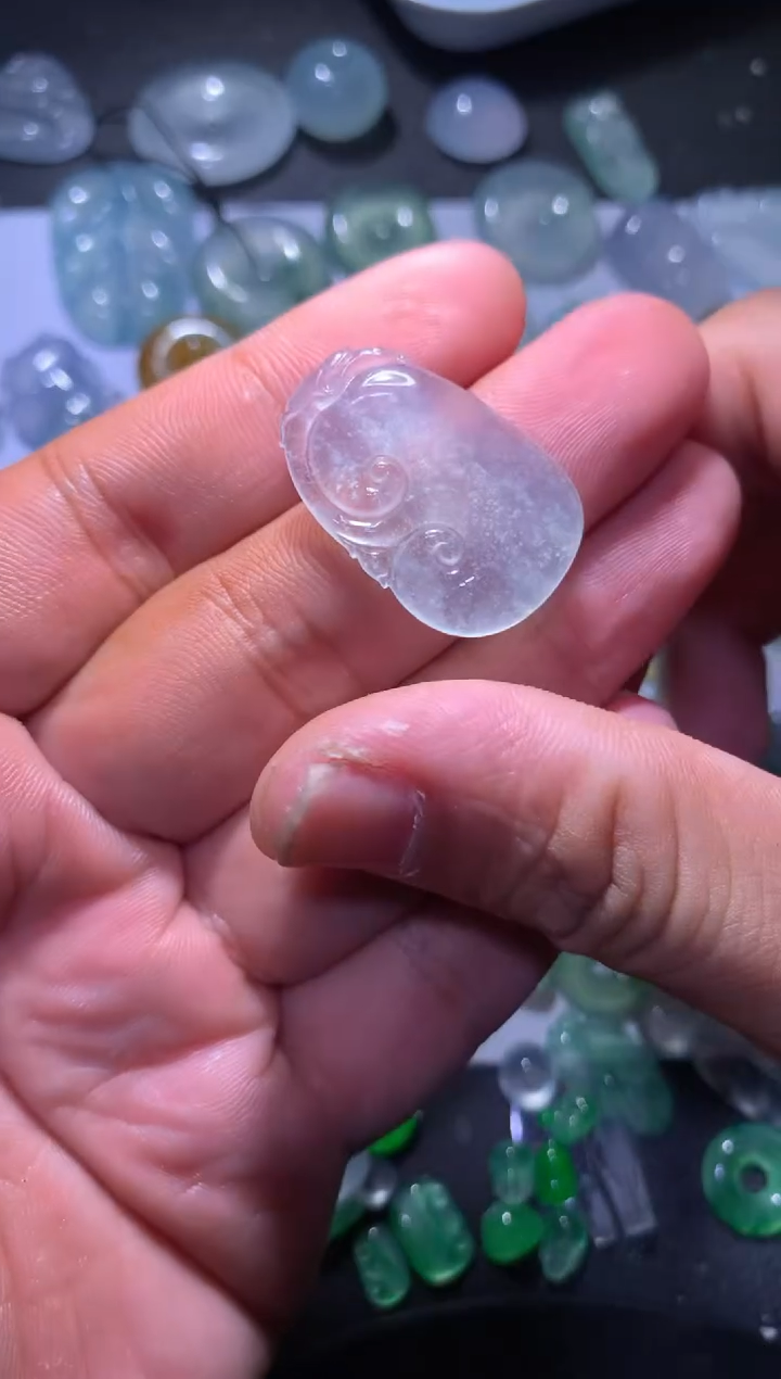 【闪购商品】翡翠颈饰未镶嵌如意