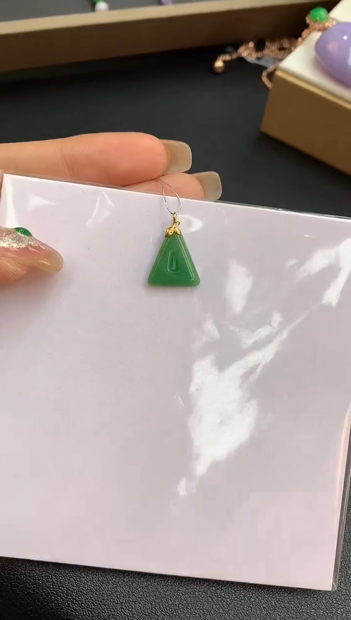 【闪购商品】翡翠颈饰18K金镶嵌赠礼盒证书 珍珍