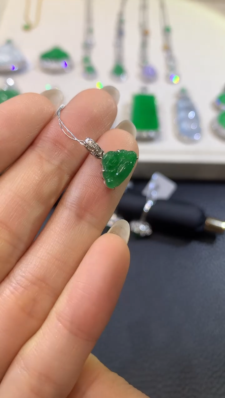 翡翠18K金镶嵌吊坠(不含链)A5  多样性发一件