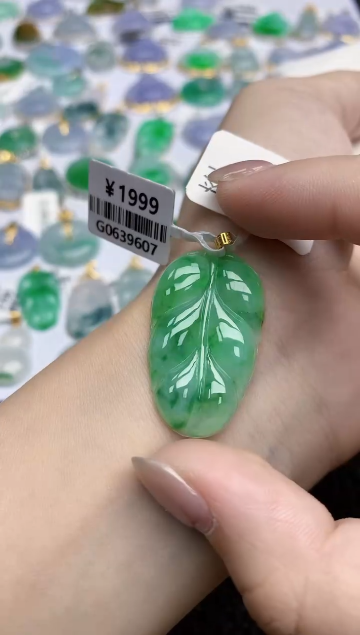 【闪购商品】翡翠颈饰未镶嵌天然翡翠A货