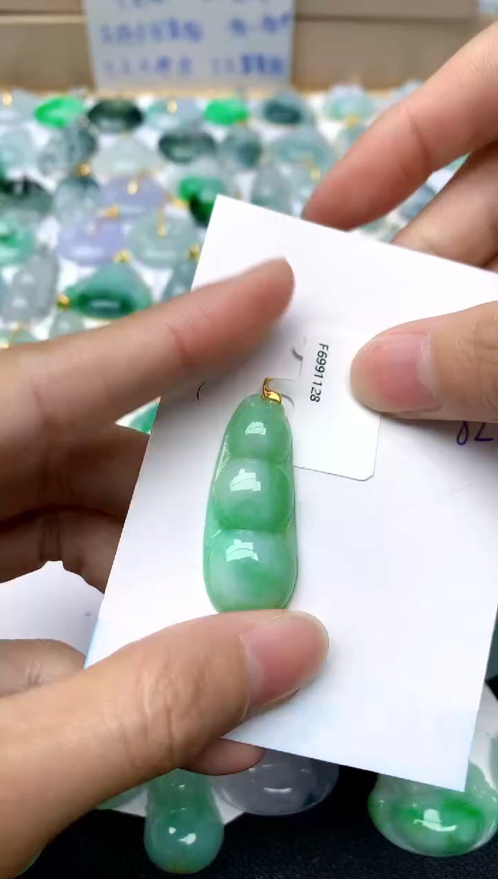 【闪购商品】翡翠颈饰18K金镶嵌82天然A货翡翠