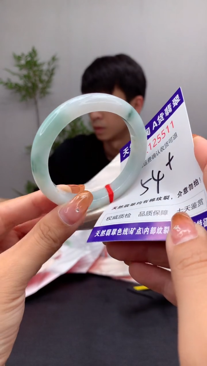 未镶嵌手镯翡翠有纹，完美者勿拍