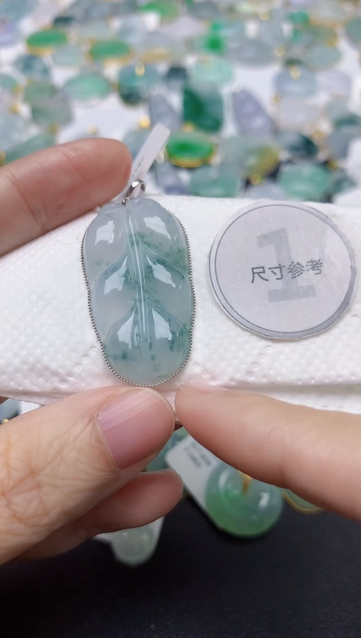 颈饰18K金镶嵌翡翠天然缅甸A货翡翠