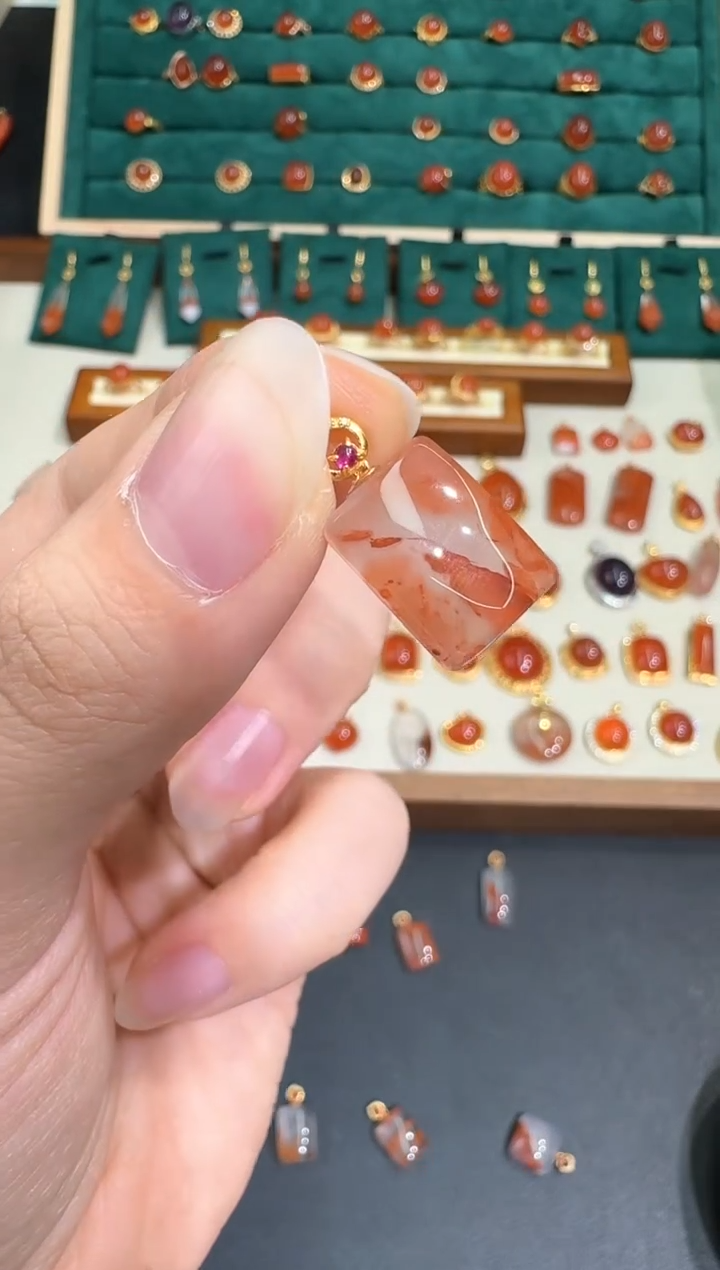 【闪购商品】南红玛瑙18K金镶嵌吊坠X0319-223-639/18k