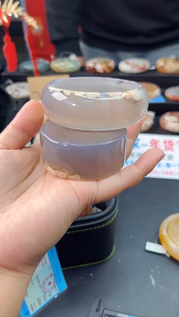 【闪购商品】石英质玉手镯未镶嵌赠送镯心（62圈口）