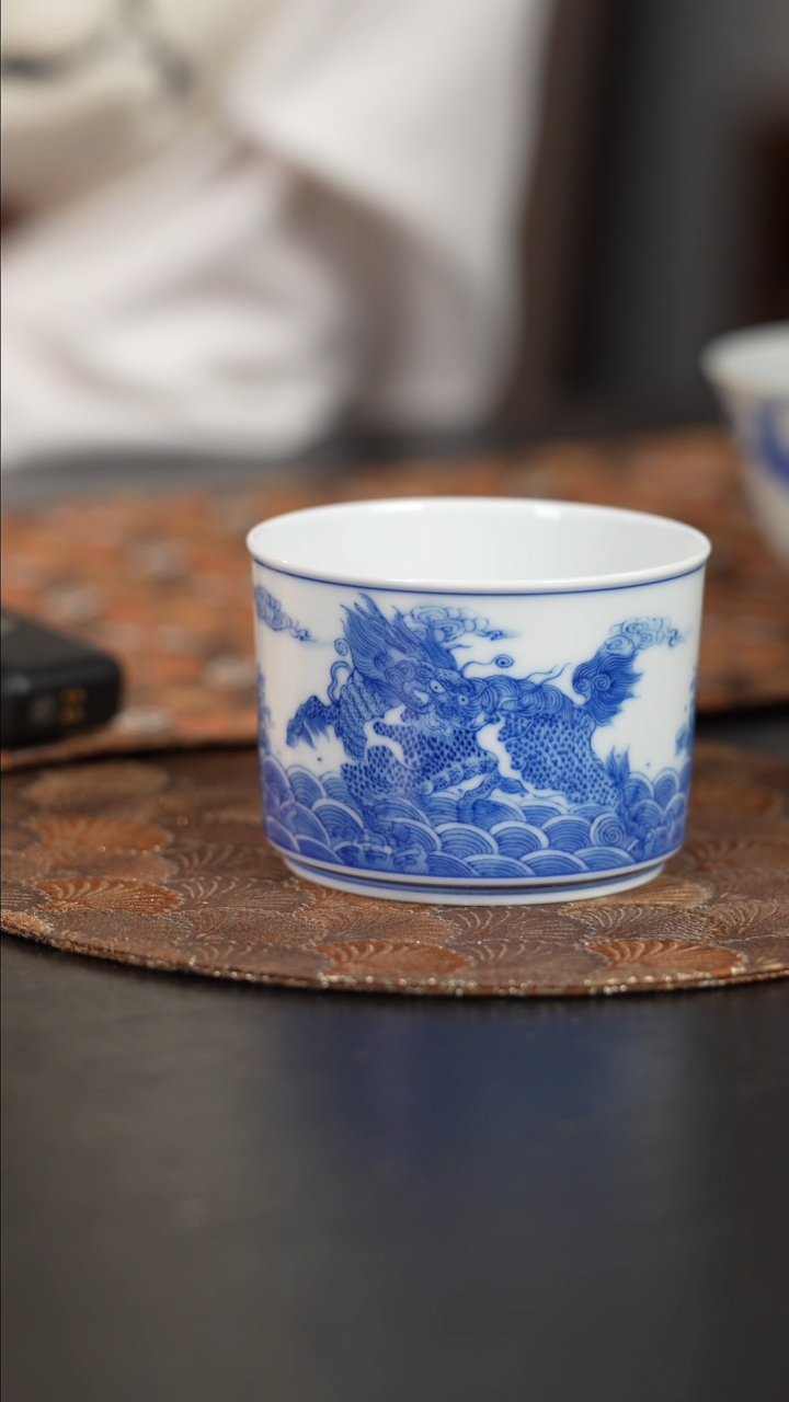 【闪购商品】杯看山柴窑青花麒麟