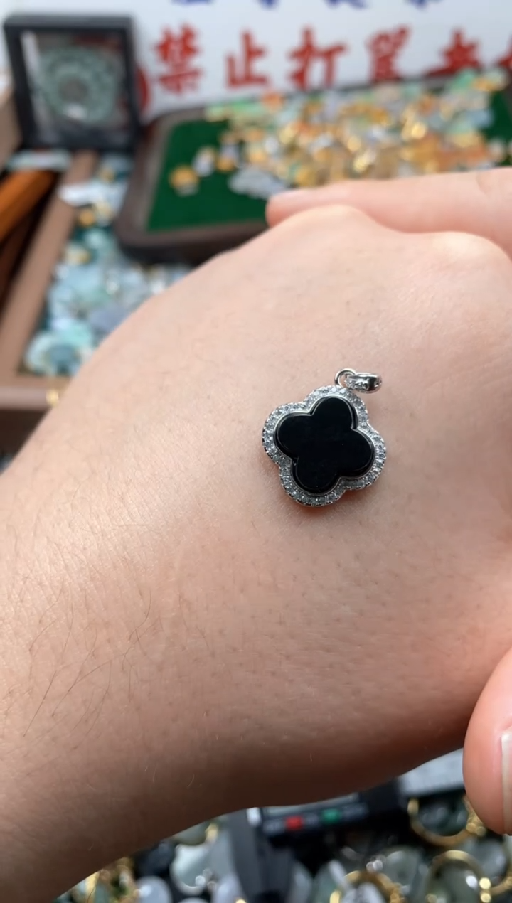 【闪购商品】翡翠颈饰未镶嵌哥哥