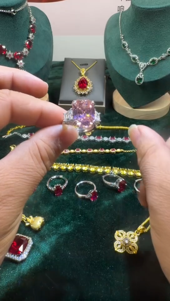 戒指蓝宝石18K金镶嵌0