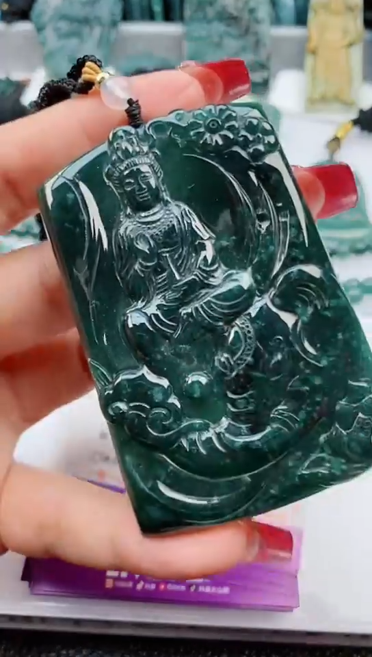 【闪购商品】翡翠颈饰未镶嵌         