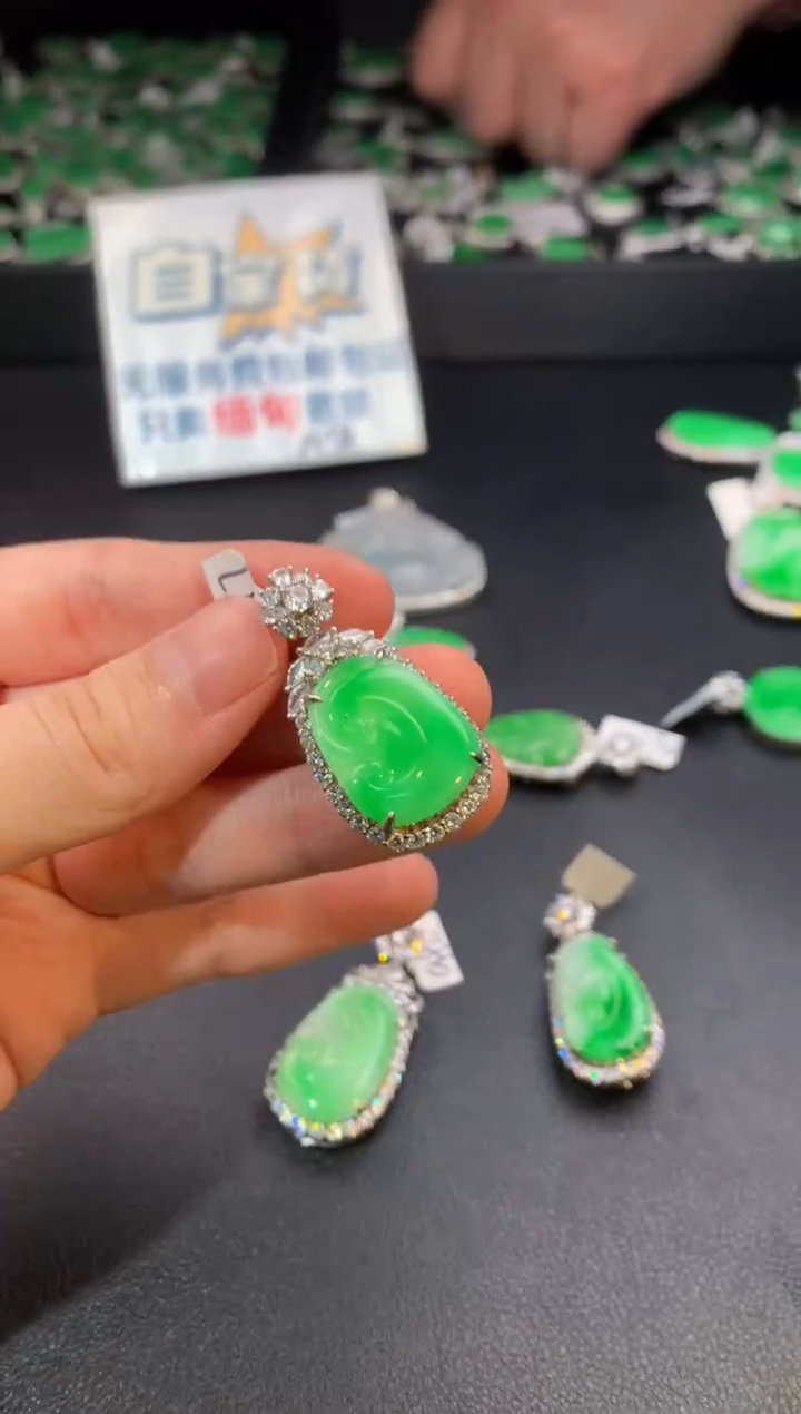 【闪购商品】翡翠颈饰银S925镶嵌翡翠