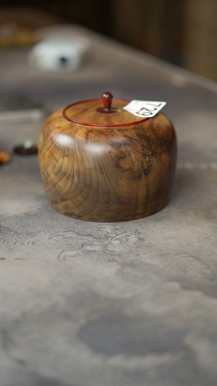 金丝楠莎*姐荒野红茶叶罐