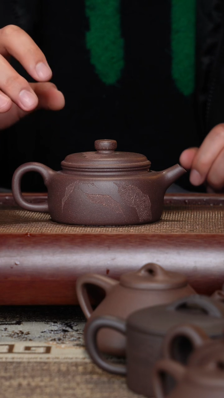 【闪购商品】紫砂茶壶扁德钟明清风格紫泥刻绘半手工