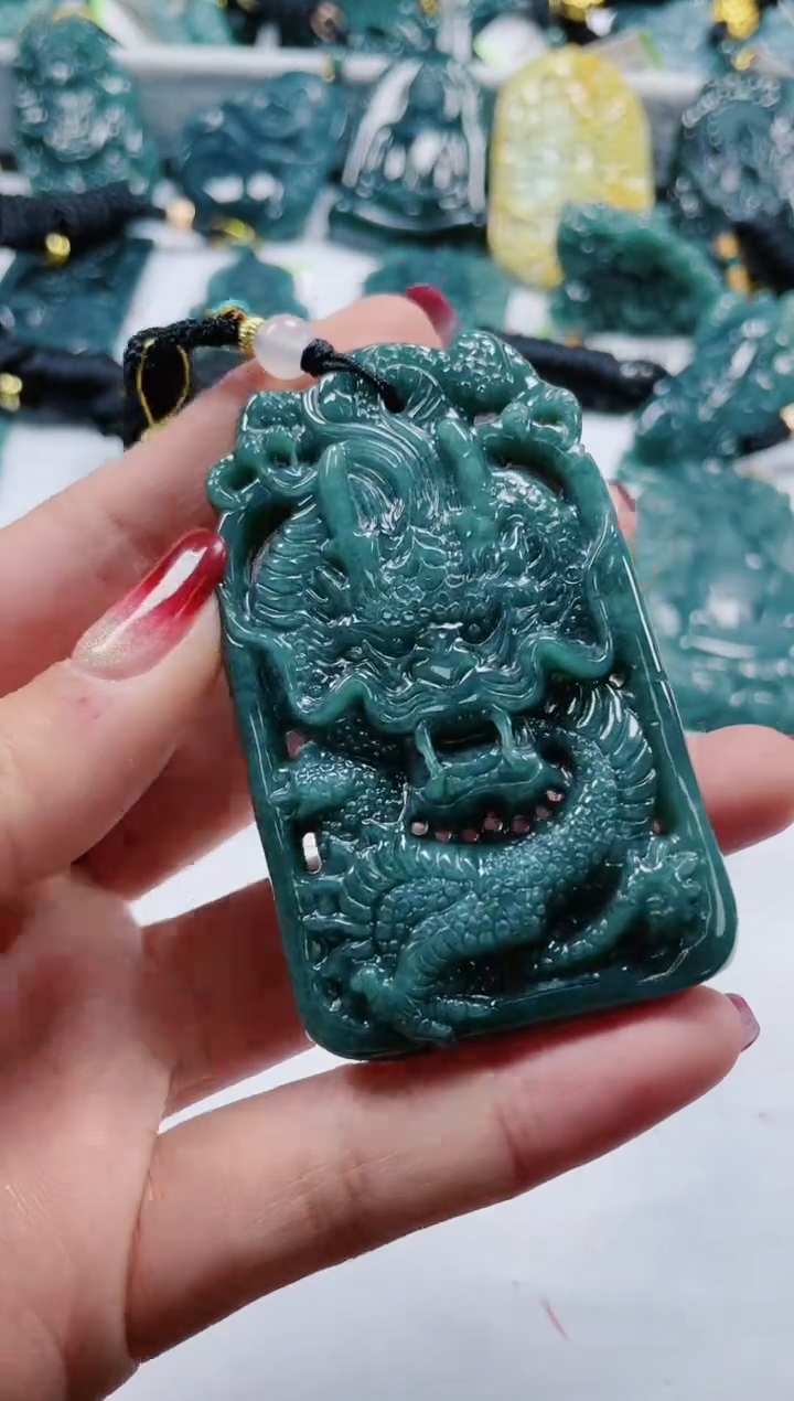 【闪购商品】翡翠颈饰未镶嵌           