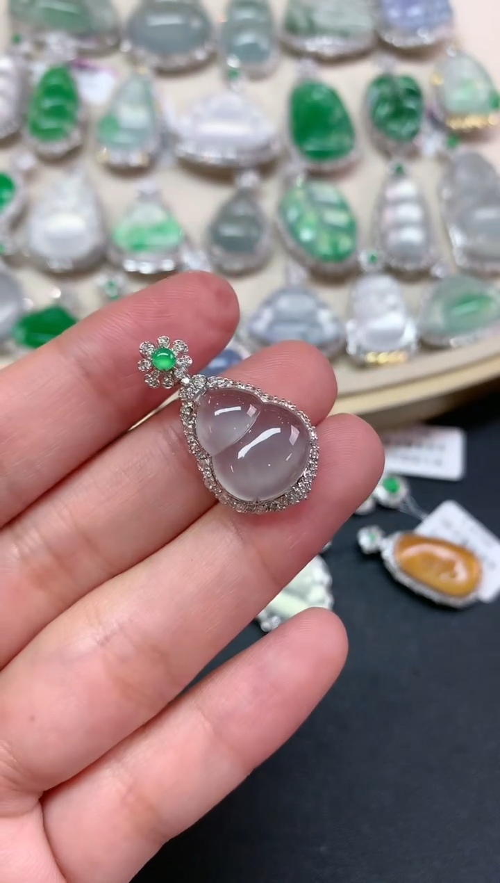 【闪购商品】翡翠吊坠(不含链)18K金镶嵌W168|13800