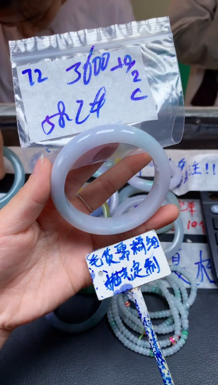 【闪购商品】定制翡翠未镶嵌72毛货需精细抛光手镯多样性拍一发一