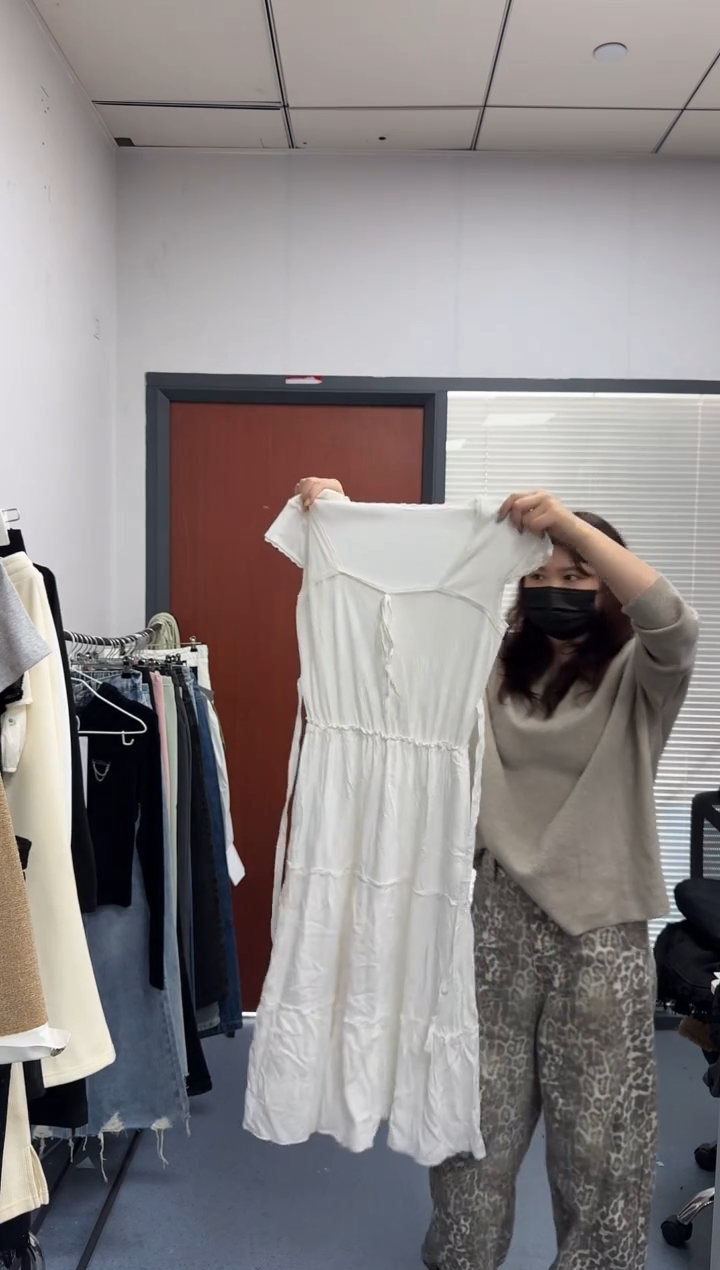 恐龙阿姨闪购商品：白色长裙M