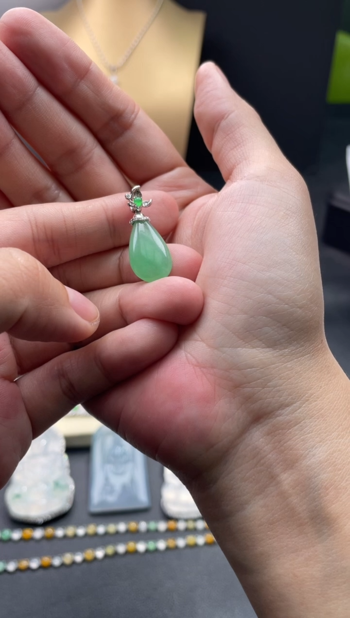 【闪购商品】翡翠颈饰18K金镶嵌20.........