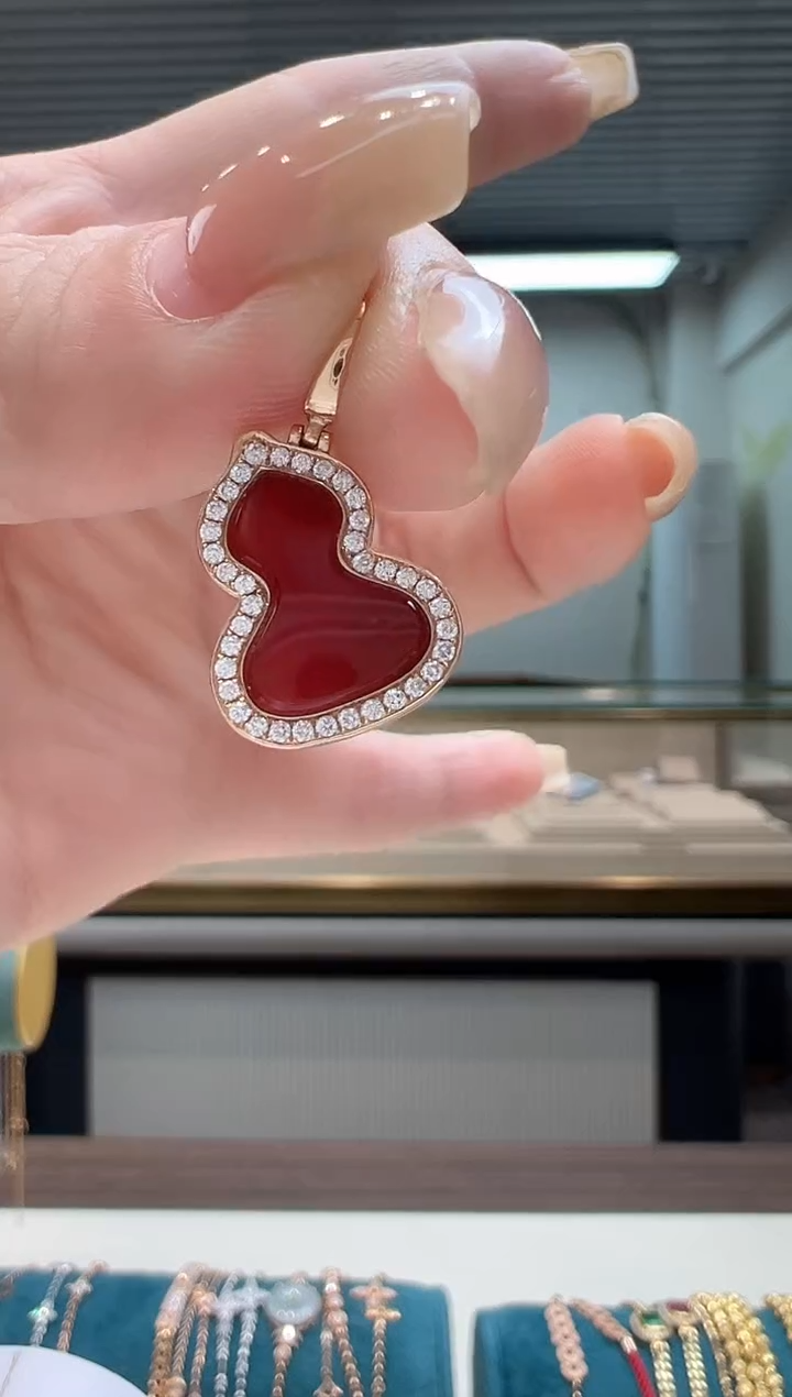 【闪购商品】钻石吊坠(不含链)18K金镶嵌满钻红葫芦吊坠