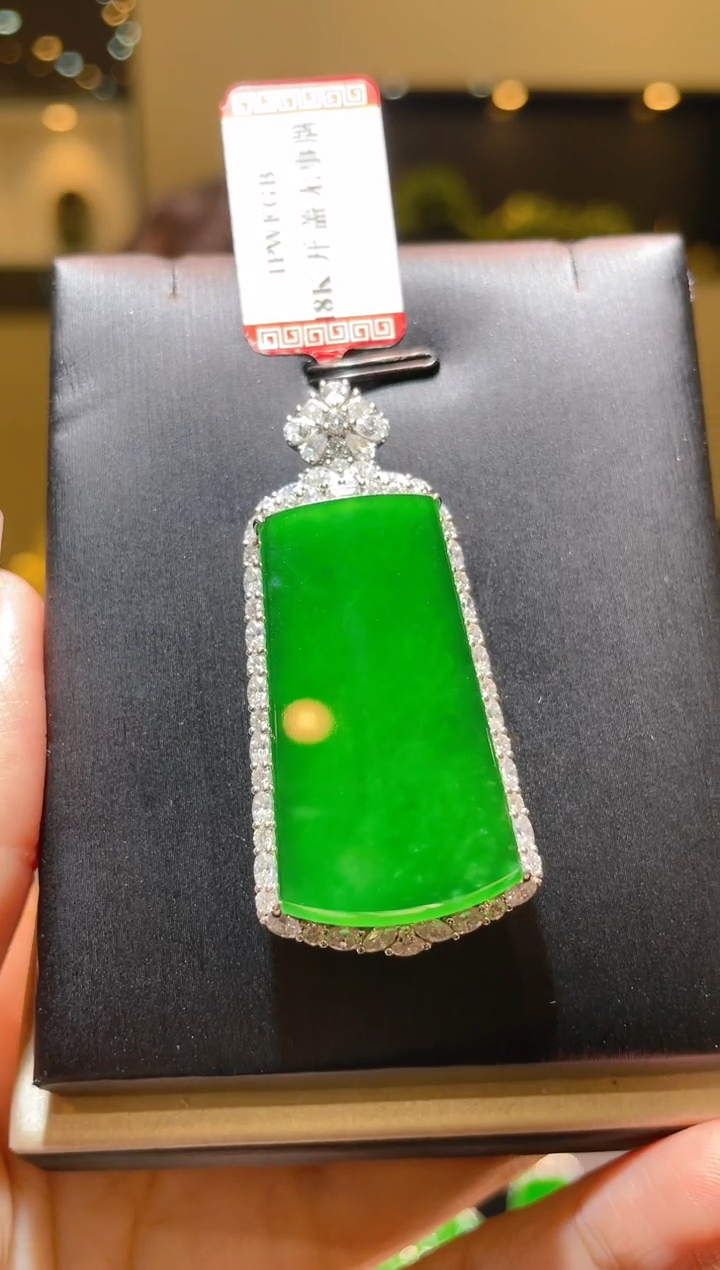 【闪购商品】翡翠吊坠(赠链)18K金镶嵌A96天然A货翡翠