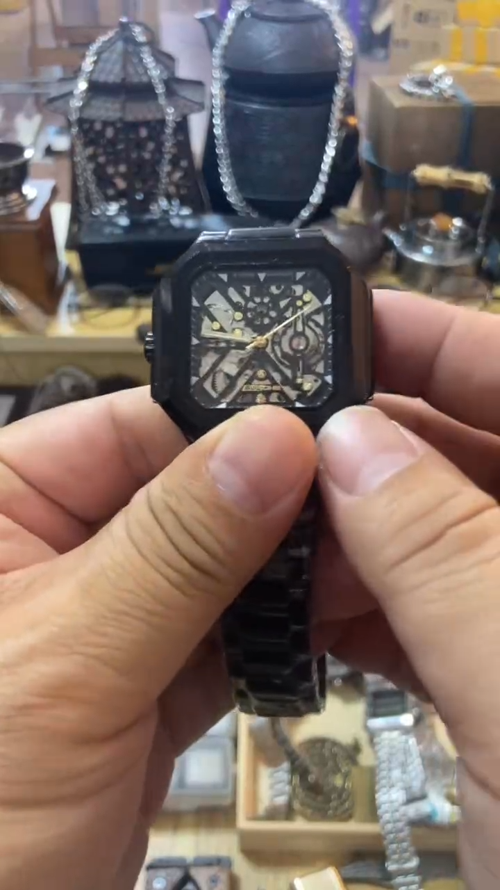 瓷片闪购商品  如图所示