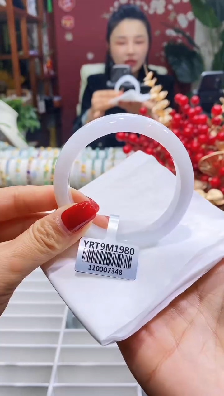 【闪购商品】翡翠手镯未镶嵌28圈口56-58/12.7*8.1