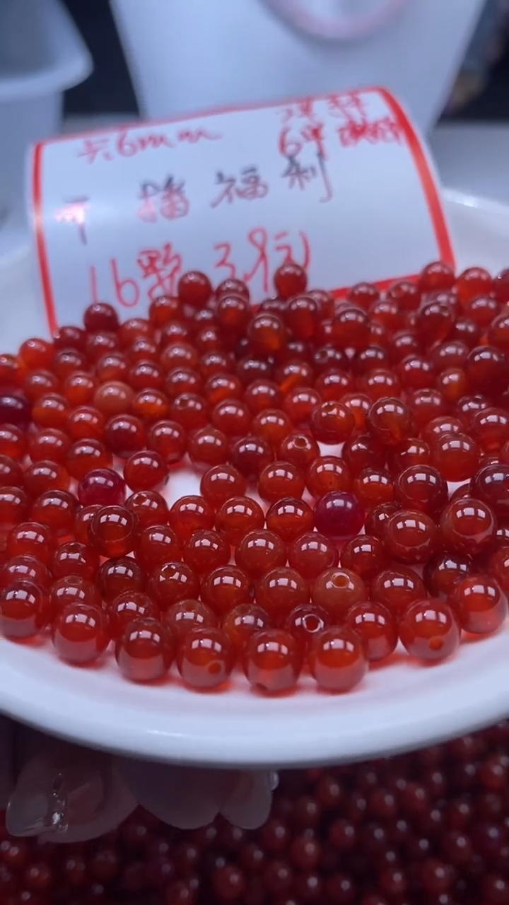 颈饰未镶嵌石英岩玉w90牛血红色6mm*16颗