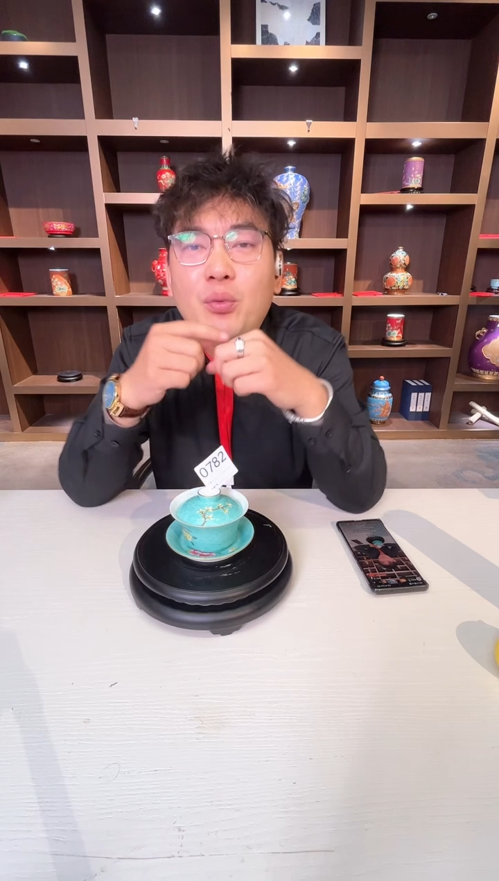 【闪购商品】瓷片粉彩扒花三才盖碗782