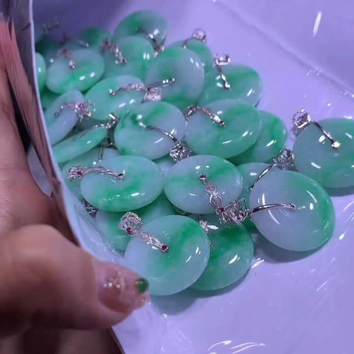 【逍遥严选】18K天然A货翡翠平安扣吊坠*888/1466008/多样性发/1件