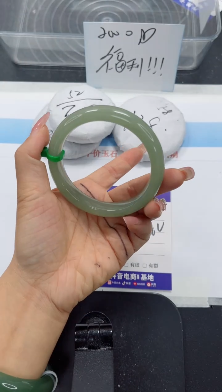 未镶嵌手镯石英质玉41-61.7