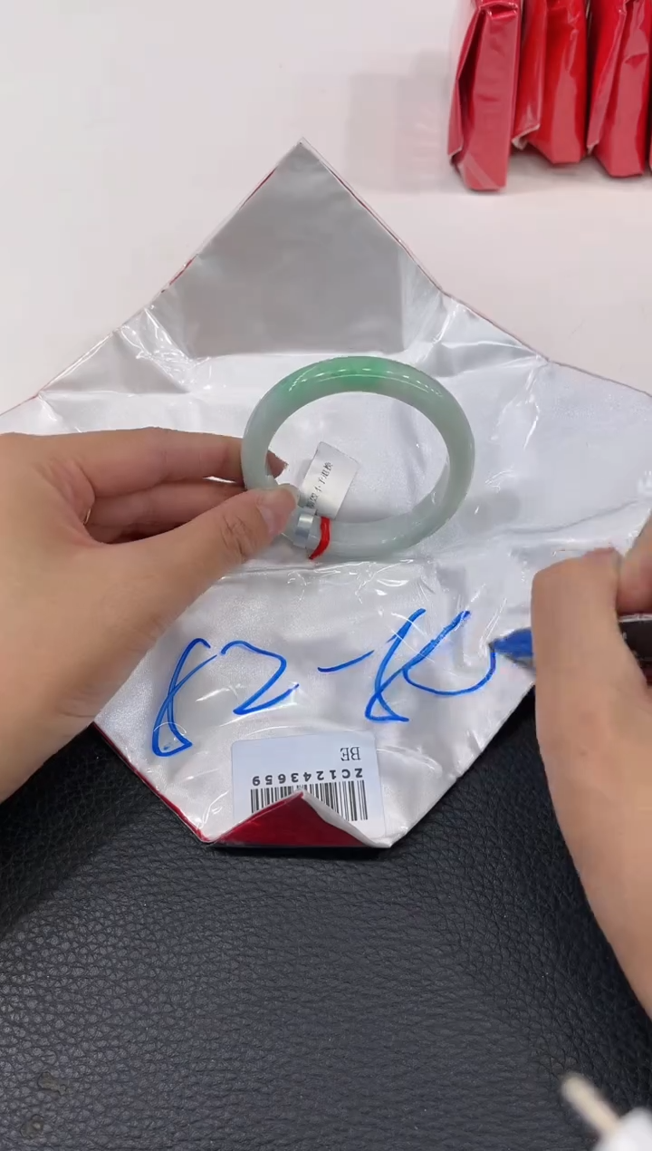 【闪购商品】翡翠手镯未镶嵌手镯