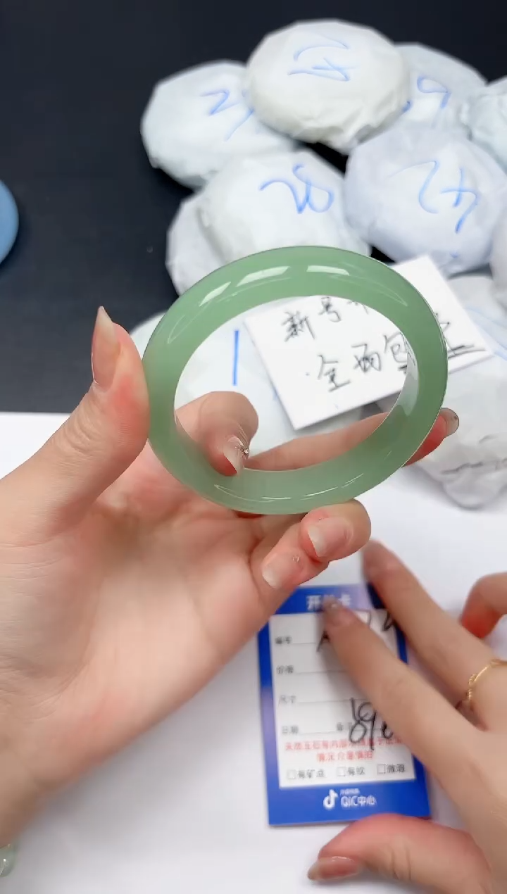 未镶嵌手镯石英质玉A172/5960