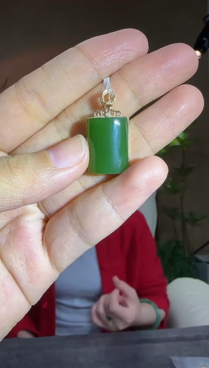 【闪购商品】和田玉吊坠18K金镶嵌18K金镶碧玉无事牌吊坠