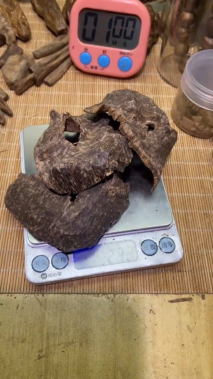 【闪购商品】沉香手把件 海南料九分沉28克