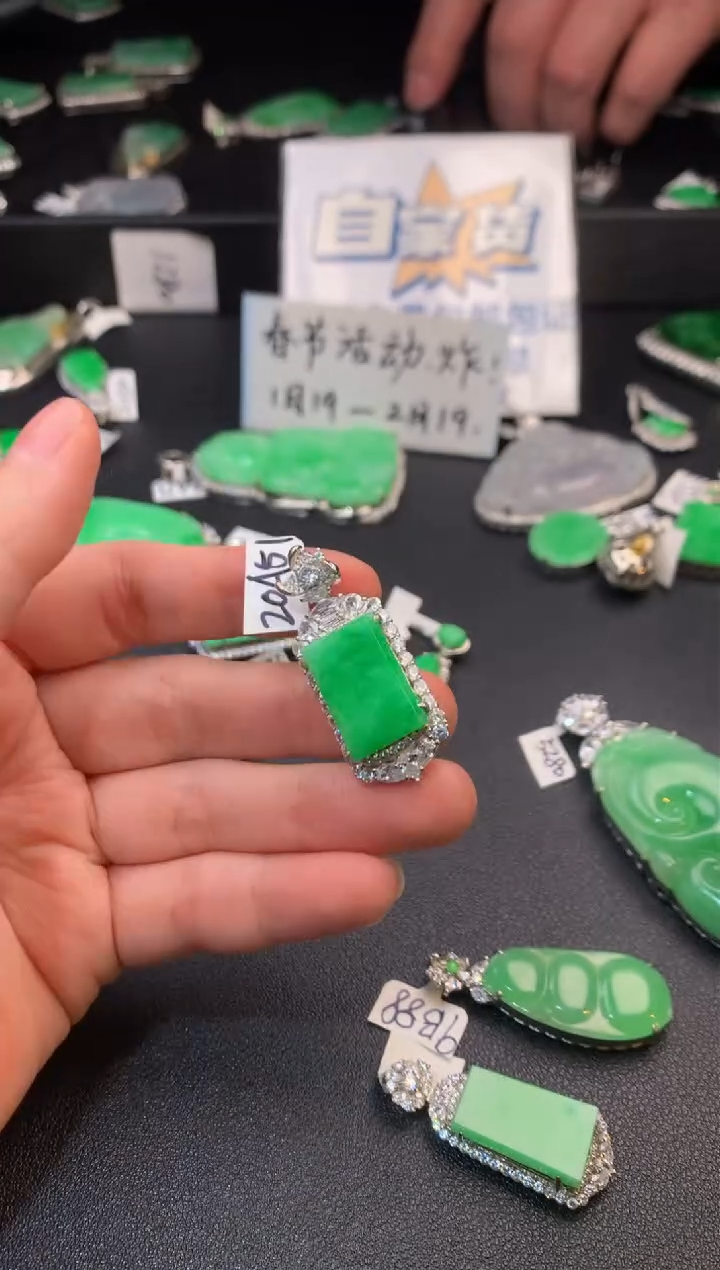 【闪购商品】翡翠颈饰银S925镶嵌翡翠1