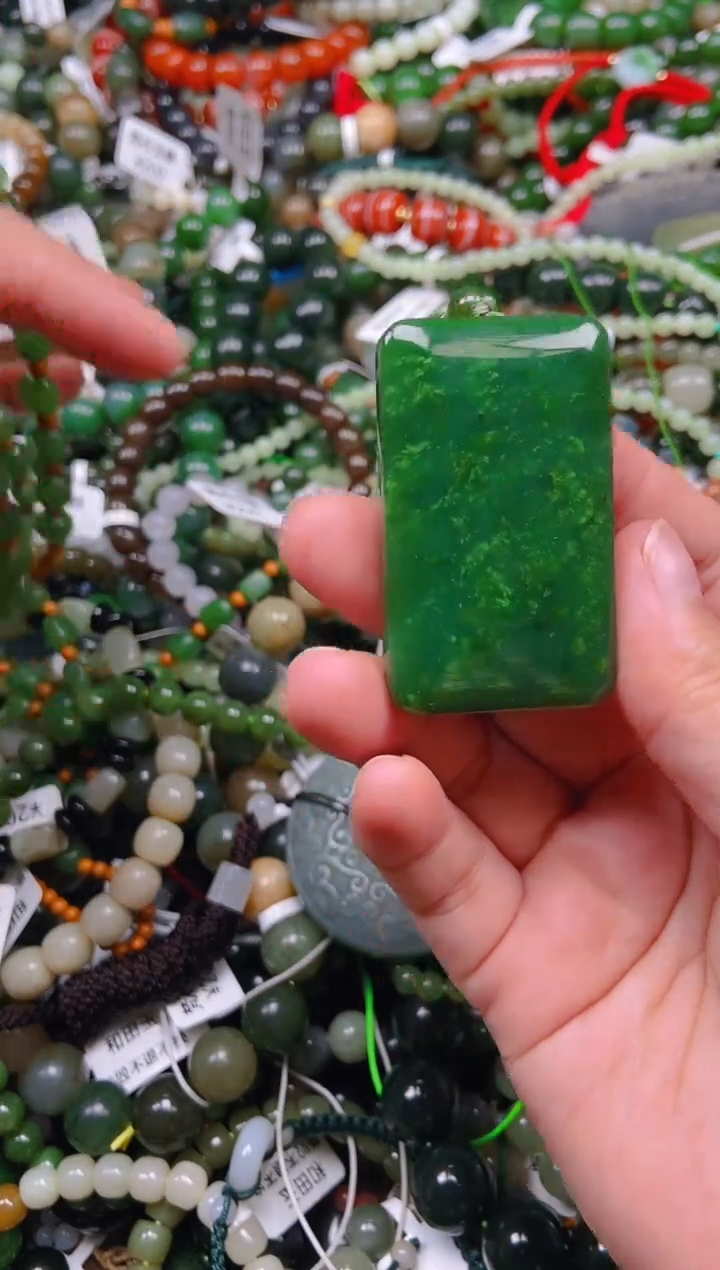 和田玉未镶嵌颈饰1