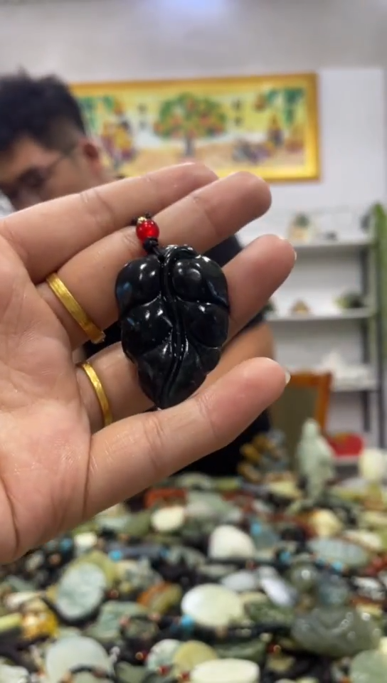 未镶嵌岫玉吊坠 