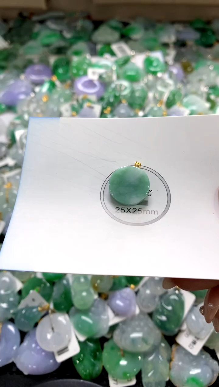 颈饰18K金镶嵌翡翠1
