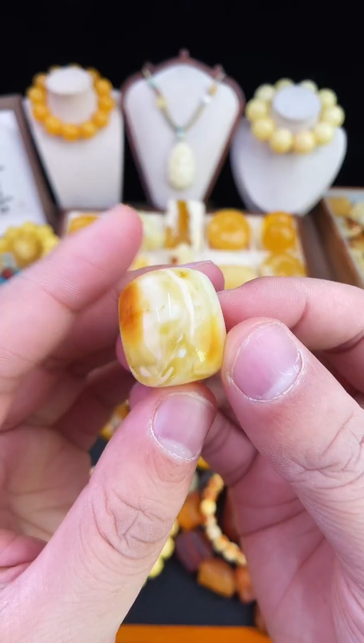 琥珀未镶嵌珠宝奇石柒月