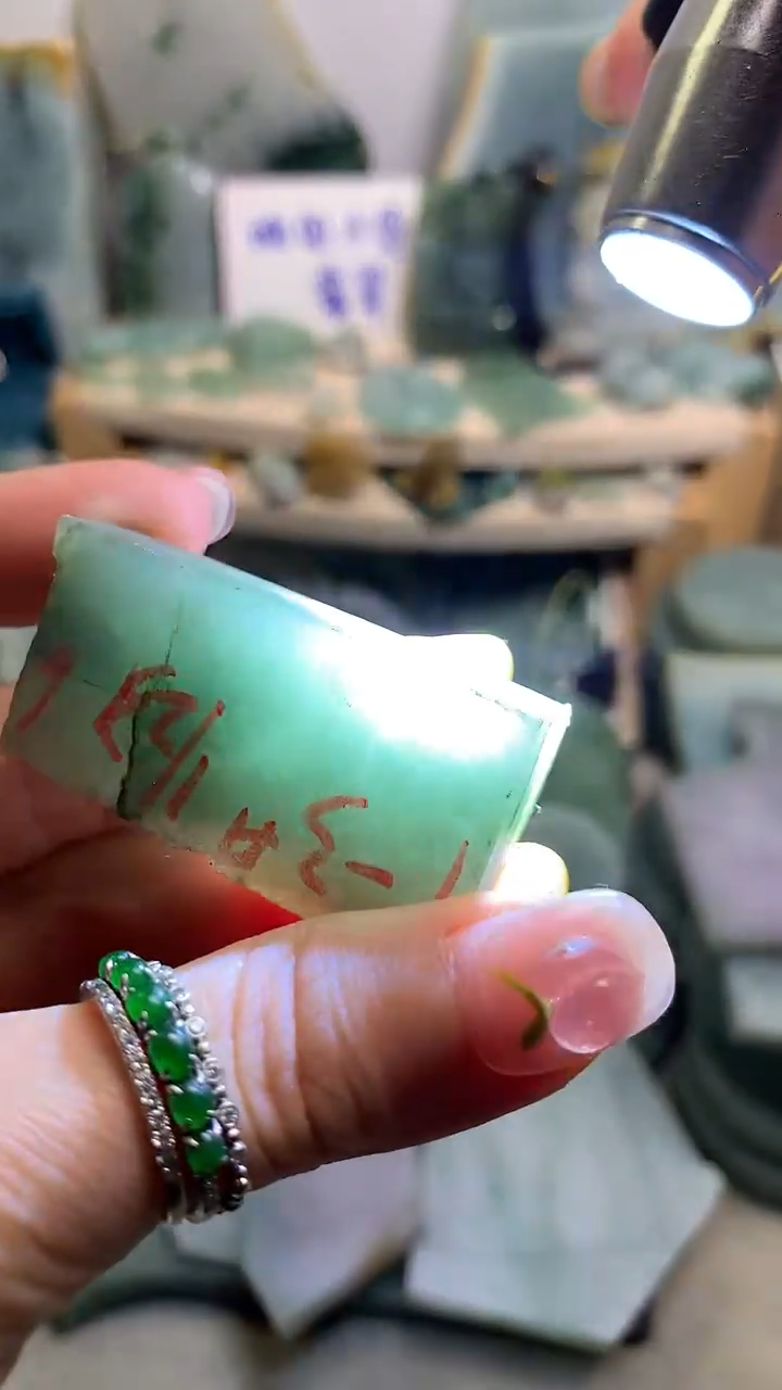 【闪购商品】翡翠挂件未镶嵌缅甸A货翡翠，没有运费险