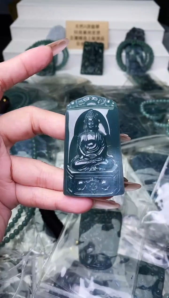 颈饰未镶嵌翡翠 