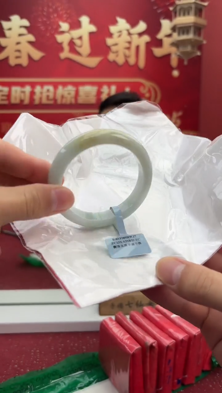 【闪购商品】翡翠手镯未镶嵌12手镯