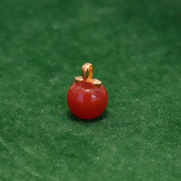 【巧玲珠宝】18K金镶嵌 小苹果吊坠 经典时尚百搭