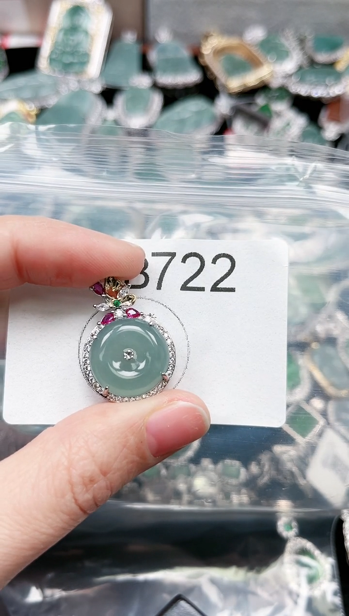 【闪购商品】翡翠颈饰未镶嵌赠皮绳722