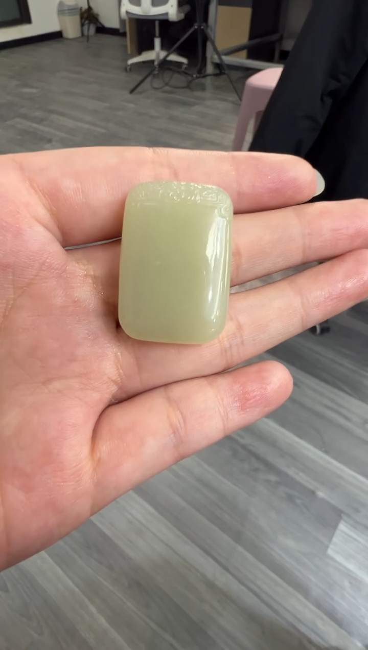 颈饰未镶嵌和田玉青白玉挂件