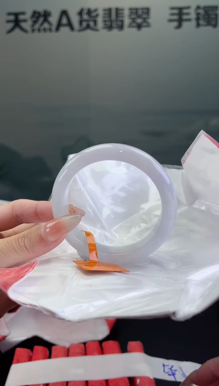 翡翠手镯未镶嵌翡翠手镯