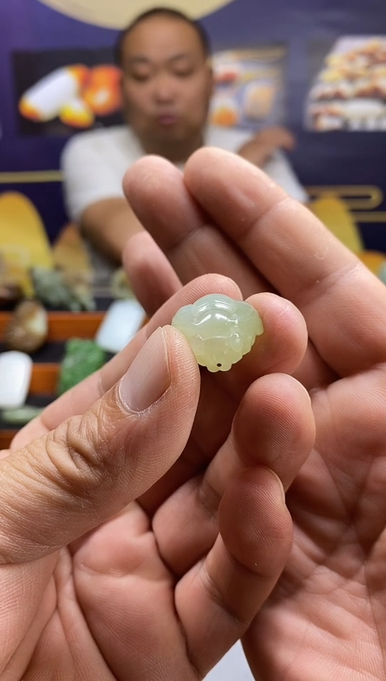 和田玉未镶嵌吊坠(不含链)精品和田玉小蜜蜂