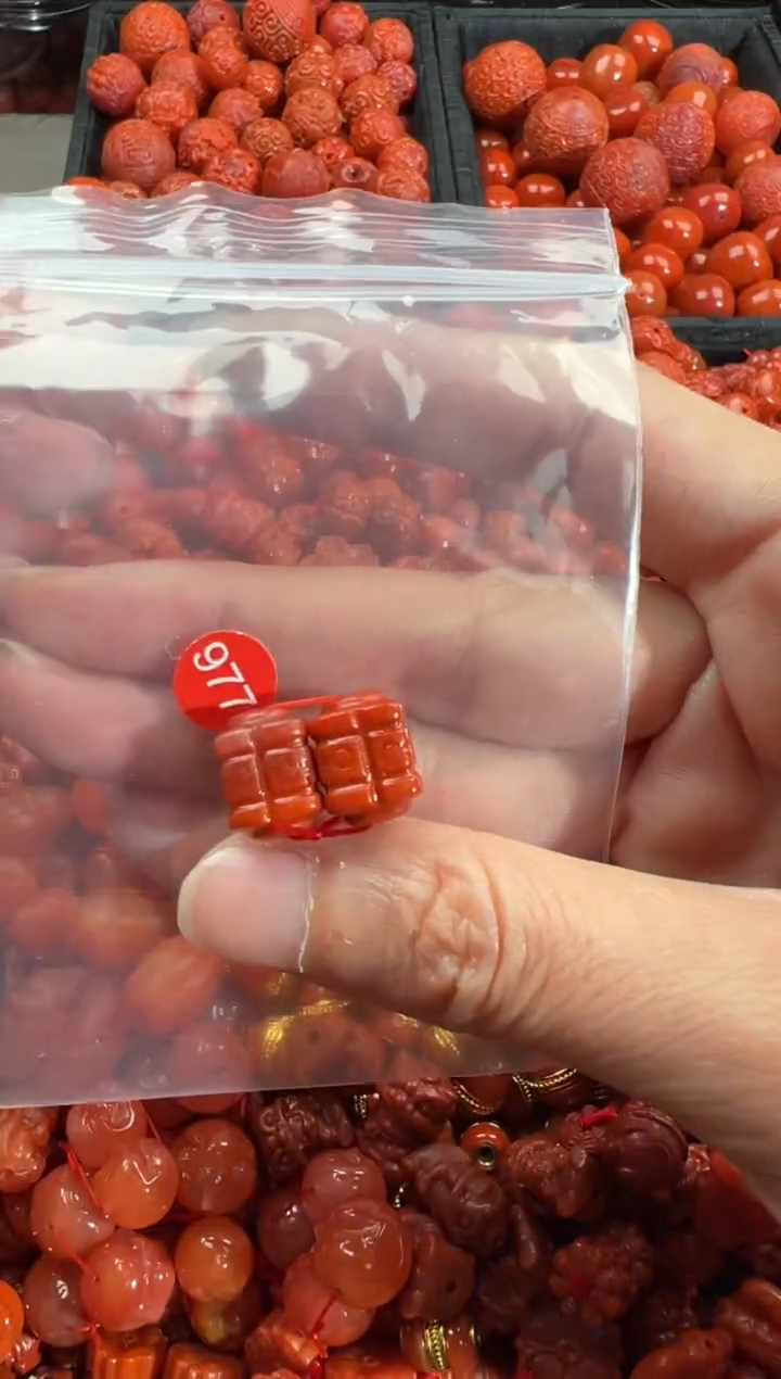 南红玛瑙未镶嵌颈饰1