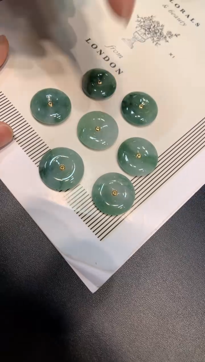 颈饰18K金镶嵌翡翠平安扣 多样性发一件