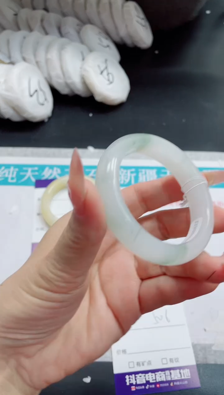 石英质玉手镯未镶嵌110