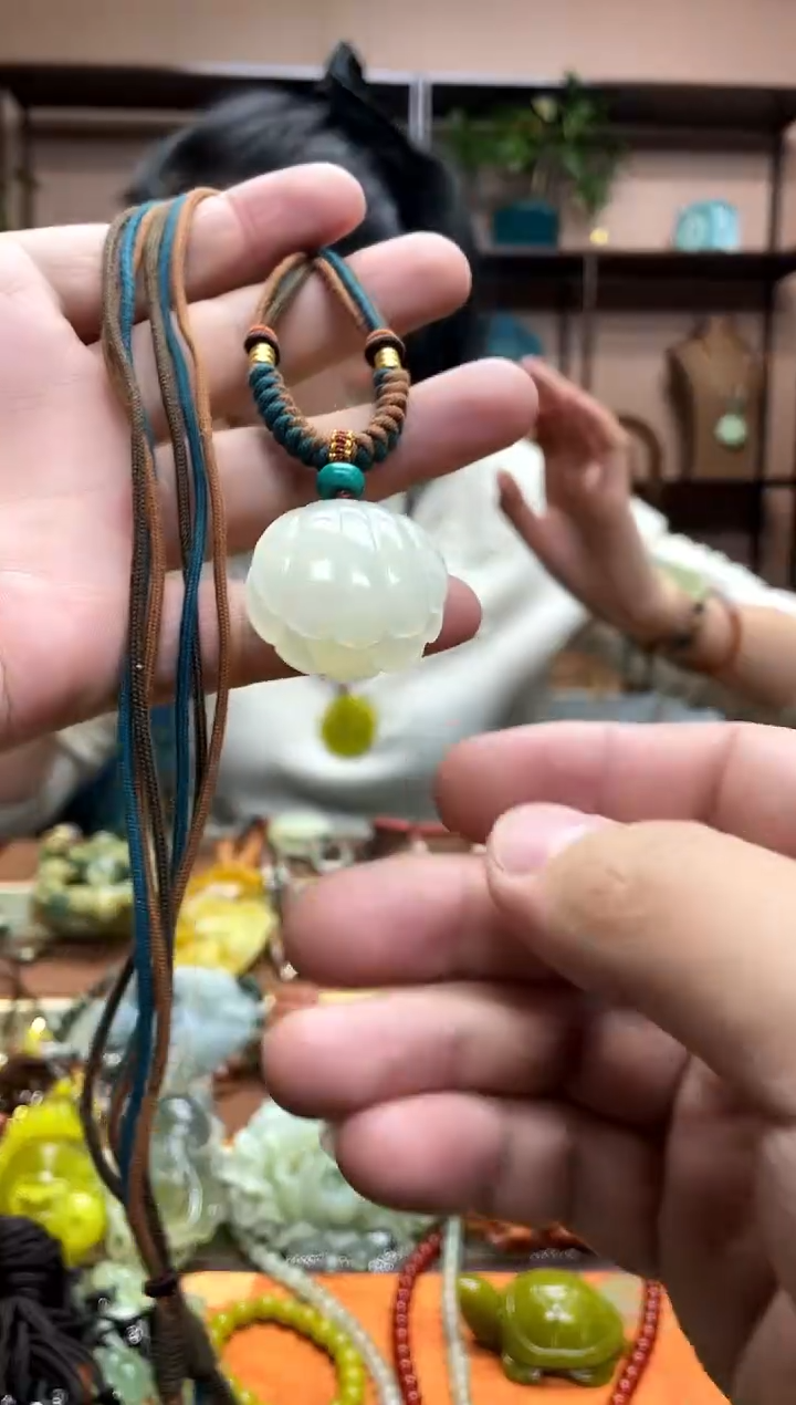 未镶嵌岫玉吊坠·